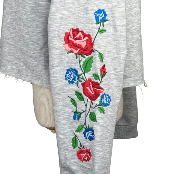 DIVIDED by H & M Cropped Embroidered Hoodie With Raw Hem Oversized M EUC - Picture 5 of 11